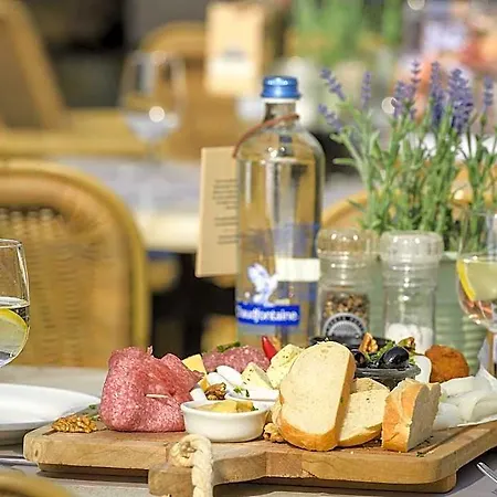 Campanile & Restaurant 3*