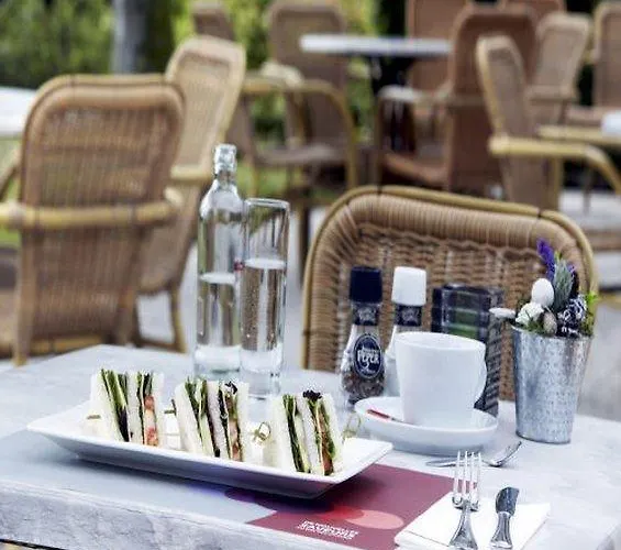 Campanile & Restaurant Hotel